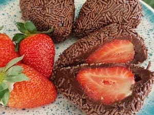 Coxinha de morango - Brigadeiro